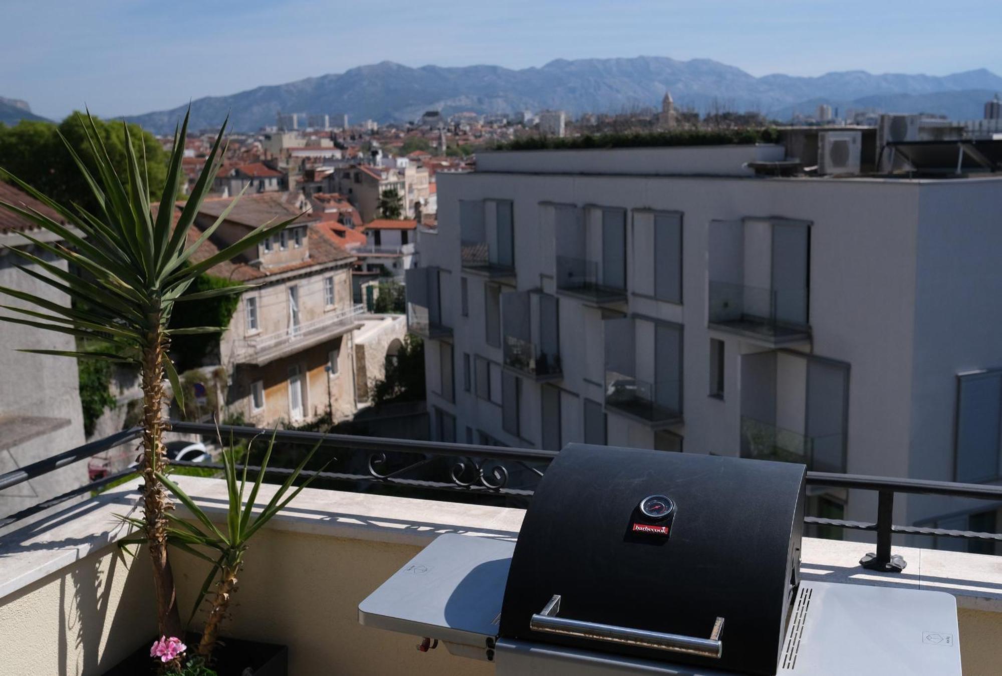 Prime Location Penthouse Apt With A Large Terrace スプリト エクステリア 写真