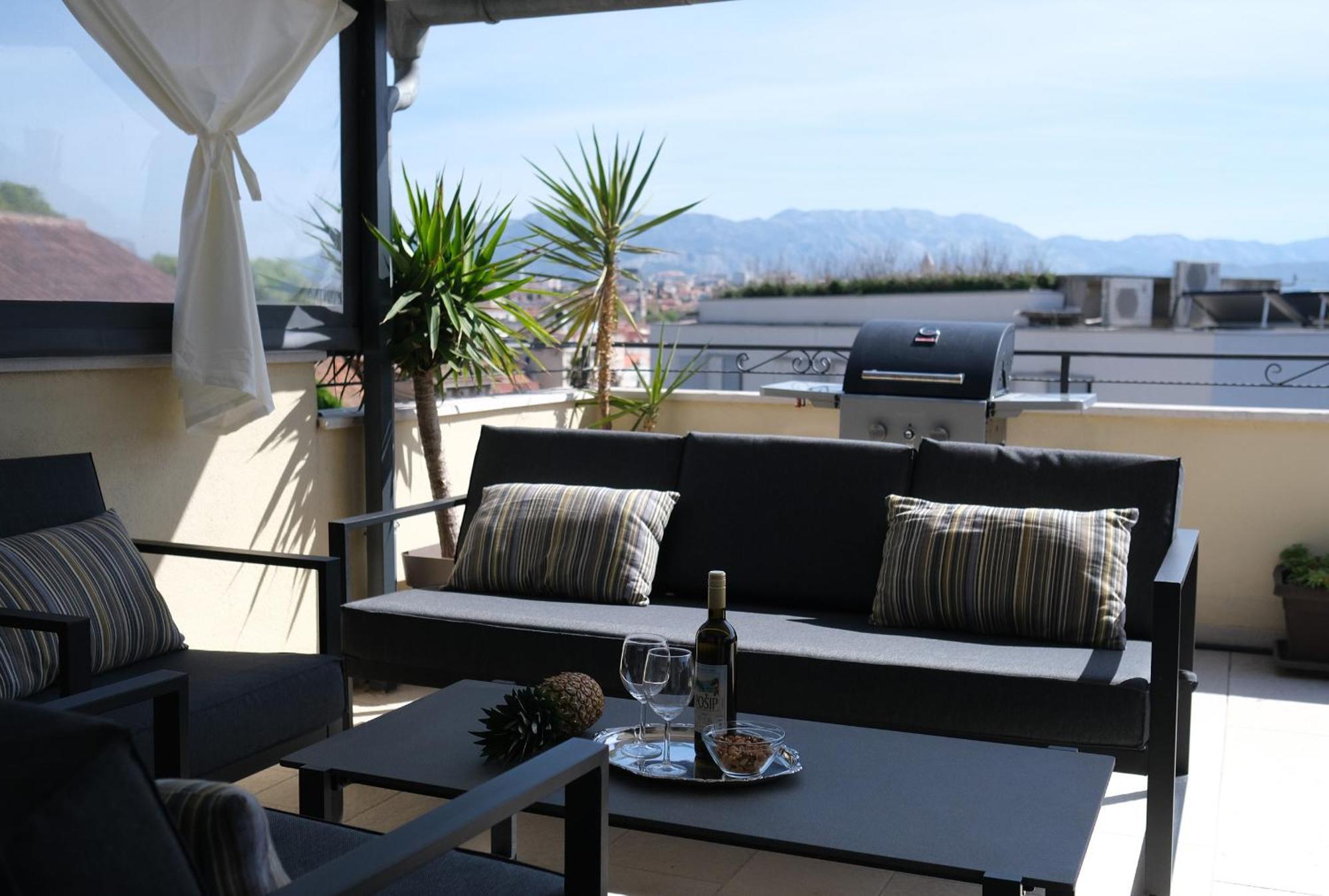 Prime Location Penthouse Apt With A Large Terrace スプリト エクステリア 写真